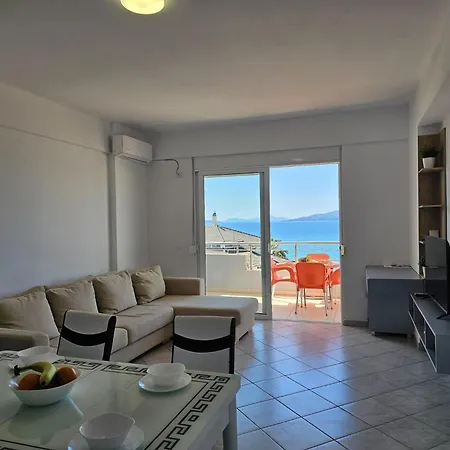 Apartment In Saranda By The Ionian Sea شقة