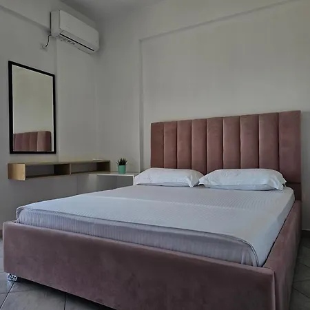 Apartment In Saranda By The Ionian Sea شقة