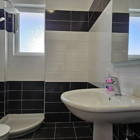 Apartment In Saranda By The Ionian Sea ساراندا
