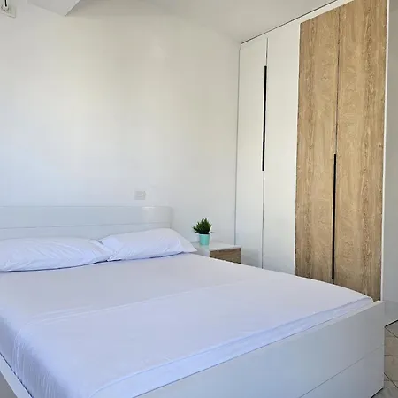 Apartment In Saranda By The Ionian Sea شقة *