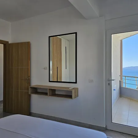 Apartment In Saranda By The Ionian Sea شقة *