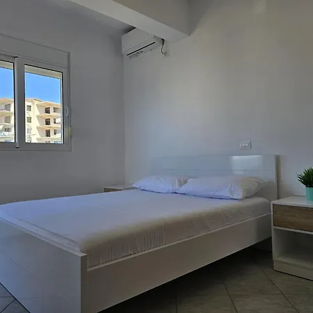 Apartment In Saranda By The Ionian Sea شقة